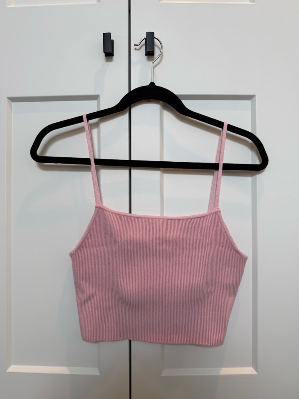 Kendall & Kylie Women’s Pink Ribbed Cropped Open Back Cami Top